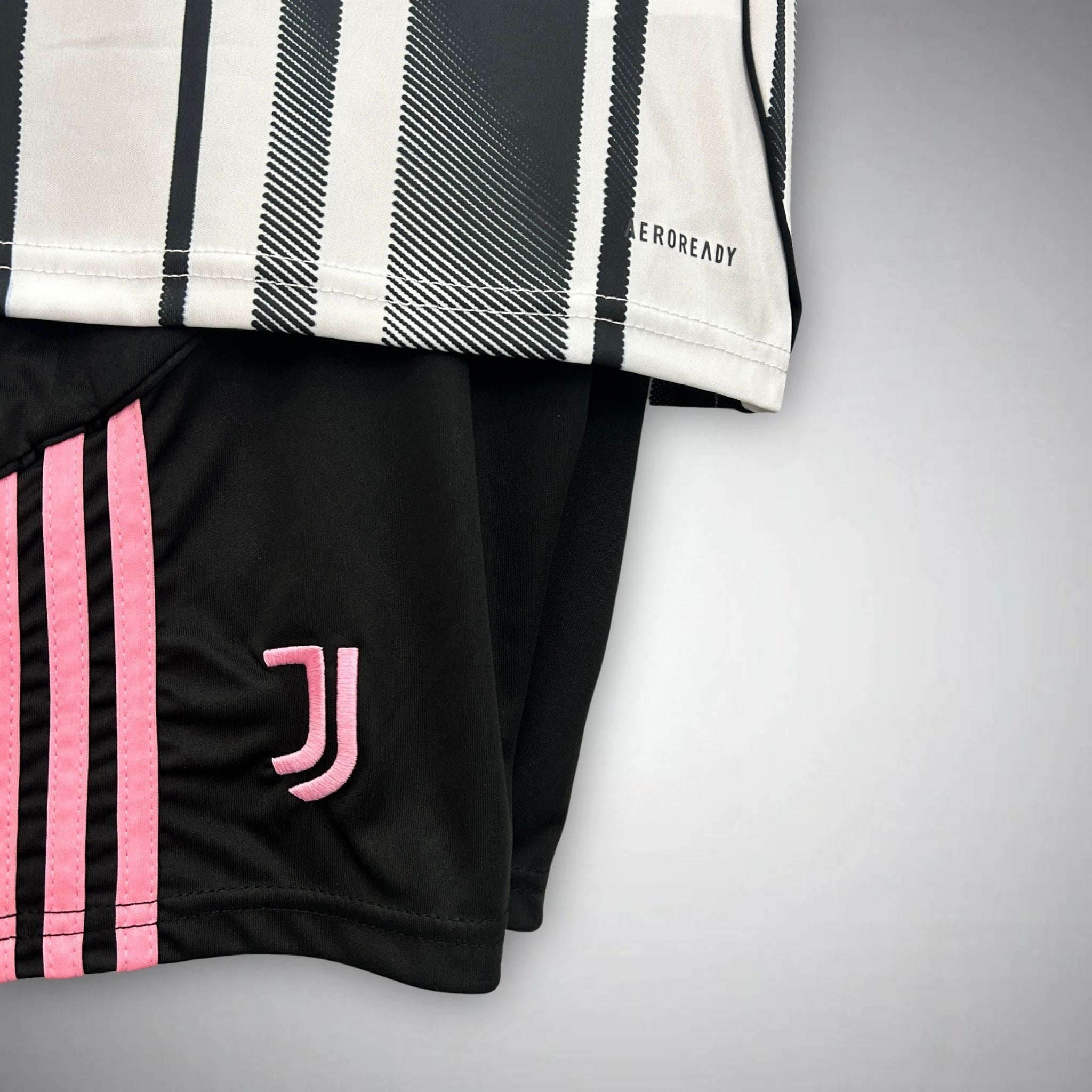 2025 26 juventus home kids football kit