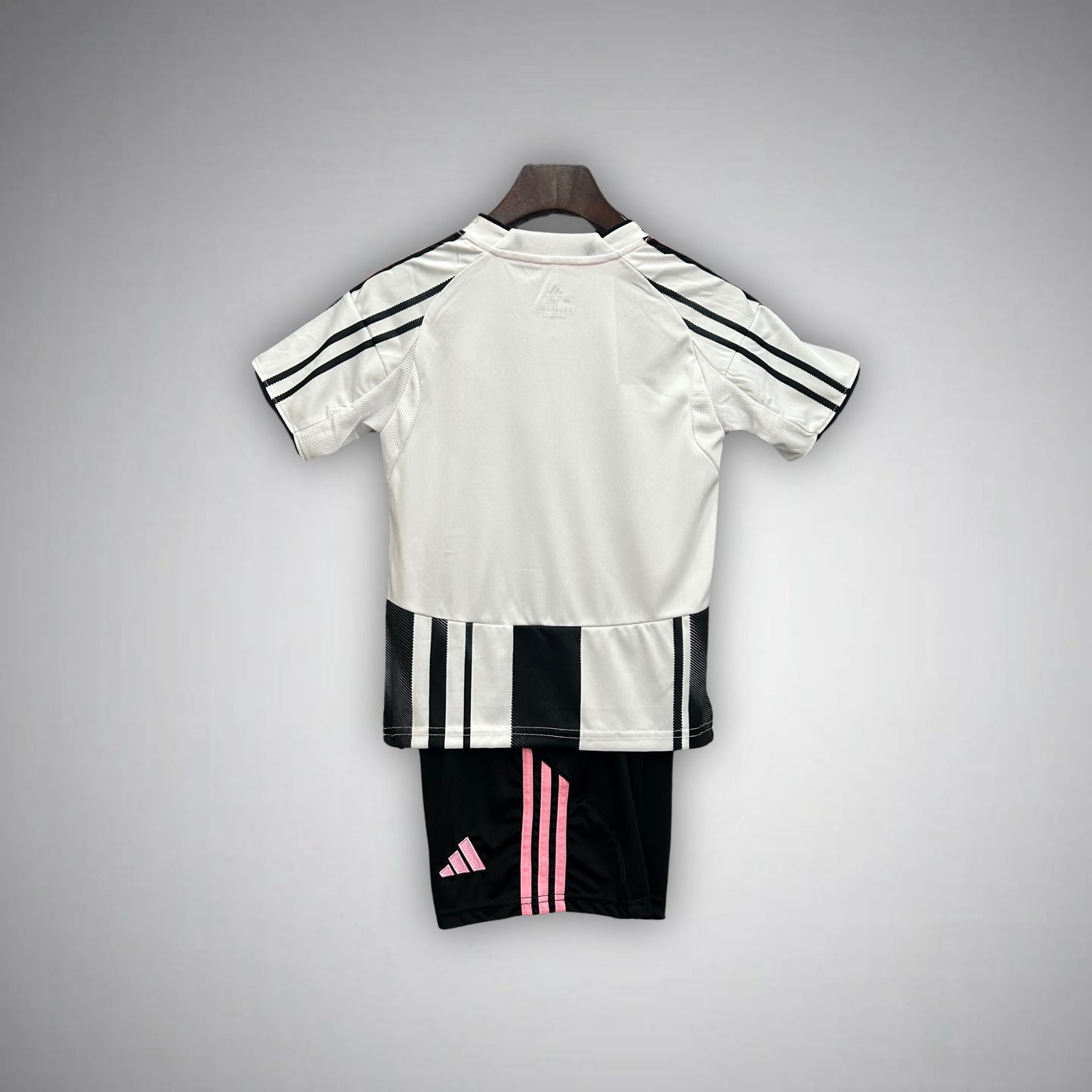 2025 26 juventus home kids football kit