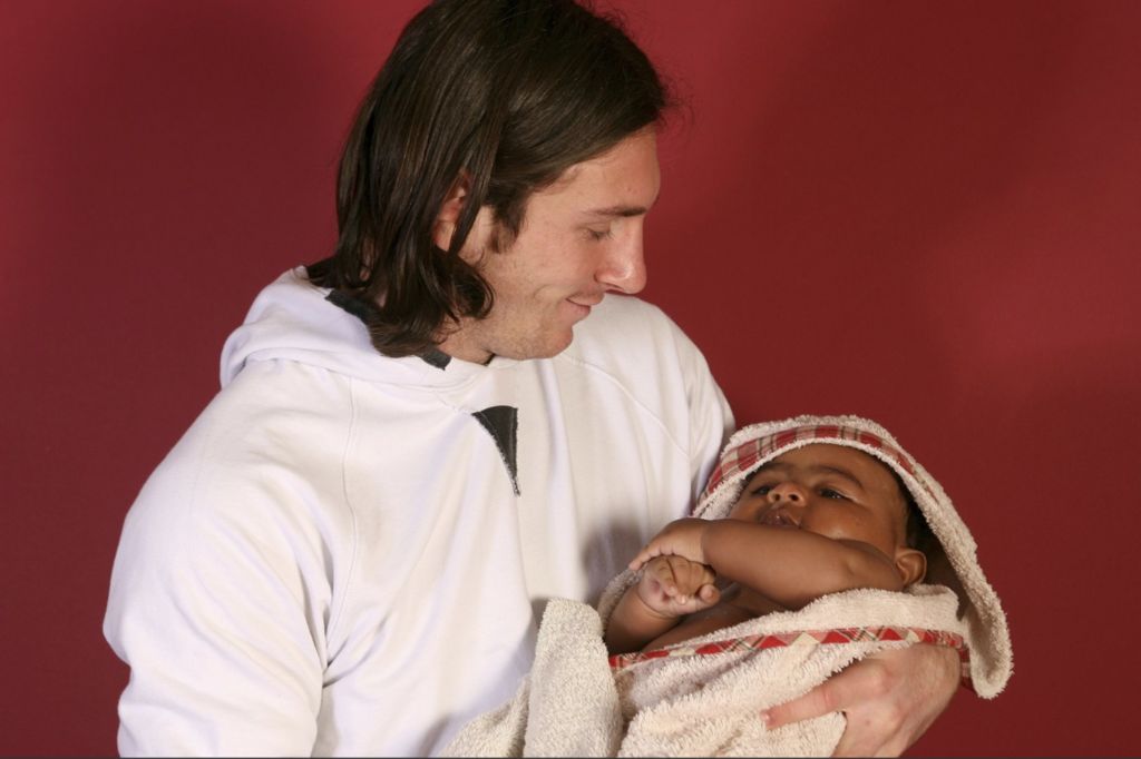 Why was Messi in a Picture with Baby Lamine Yamal? - FS Kit