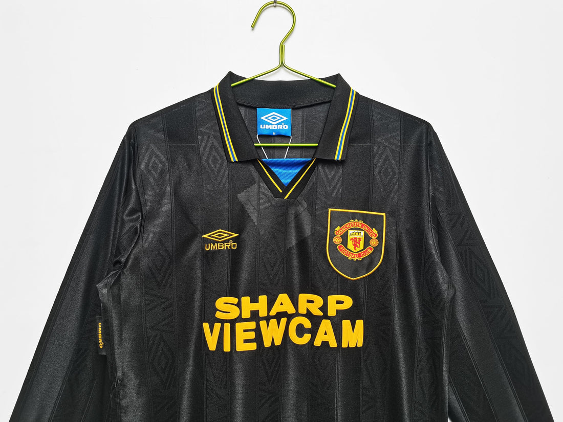 manchester-united-retro-shirt-1993-1995-long-sleeve-away