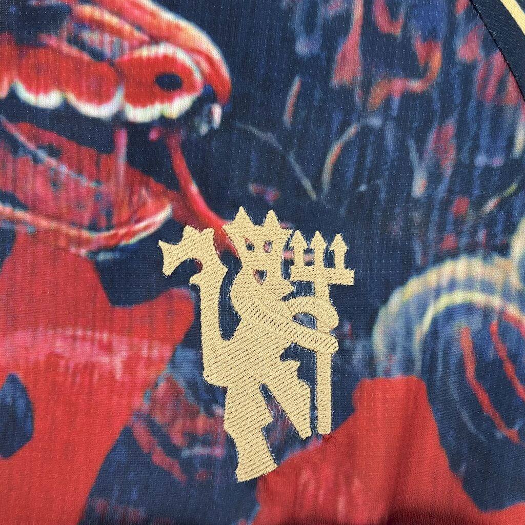 2025 26 manchester united snake shirt