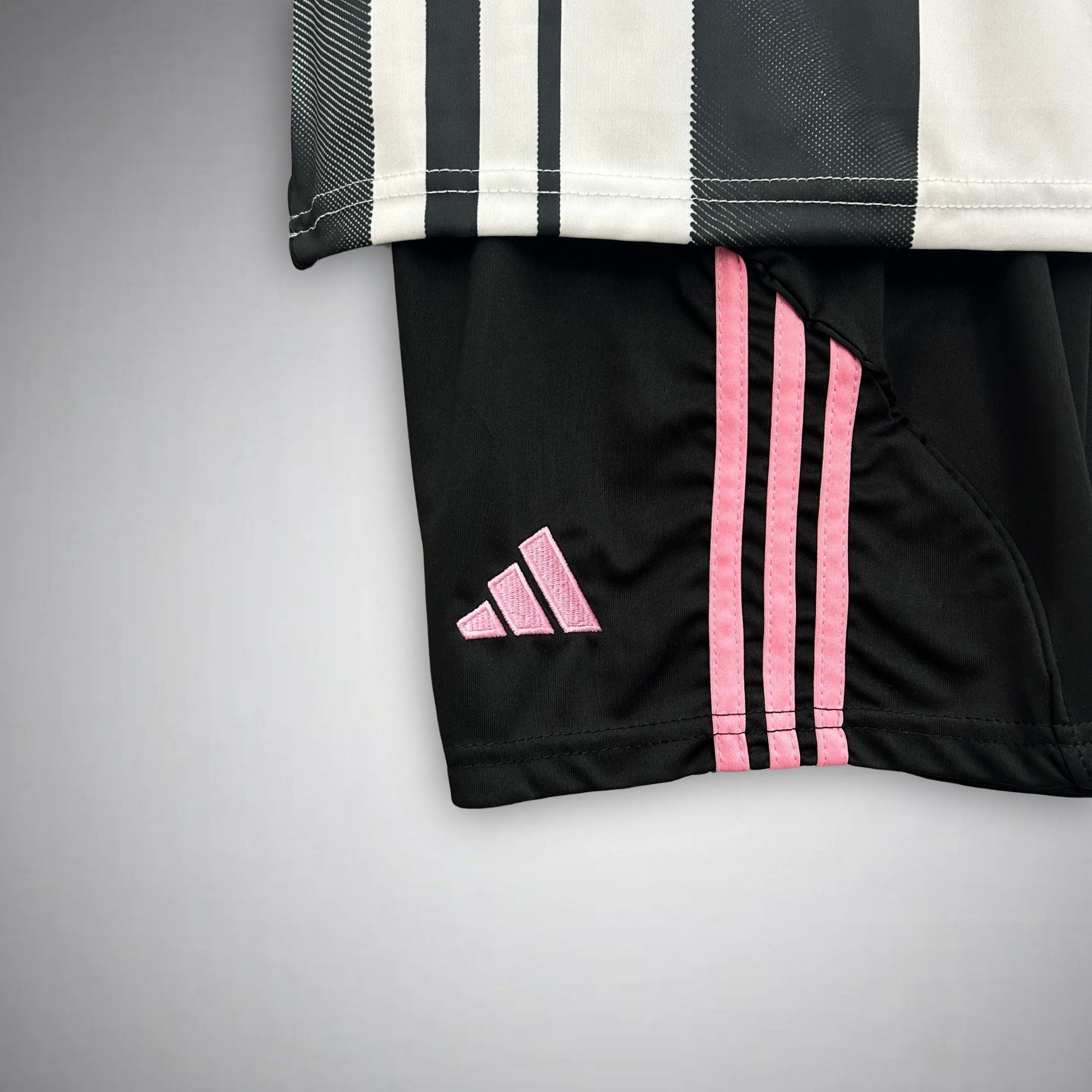 2025 26 juventus home kids football kit