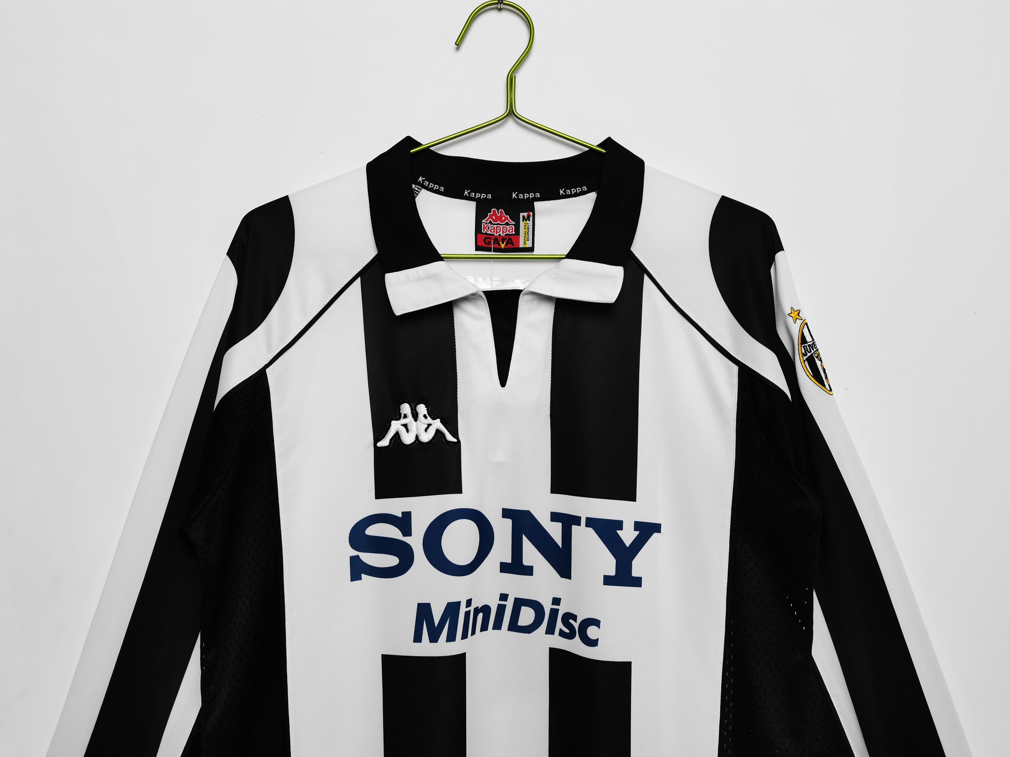 juventus-retro-shirt-1997-1998-long-sleeve-home