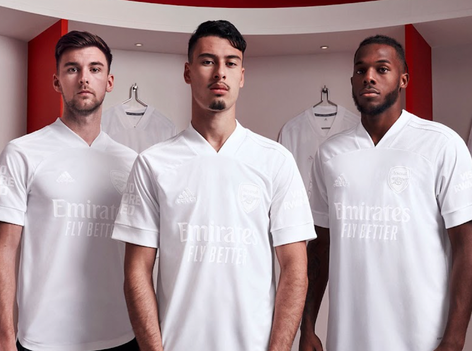 Camiseta blanca del Arsenal 21/22