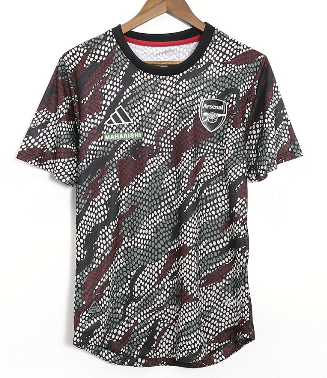 ARSENAL MAHARISHI TRIKOT IN LIMITIERTER AUFLAGE