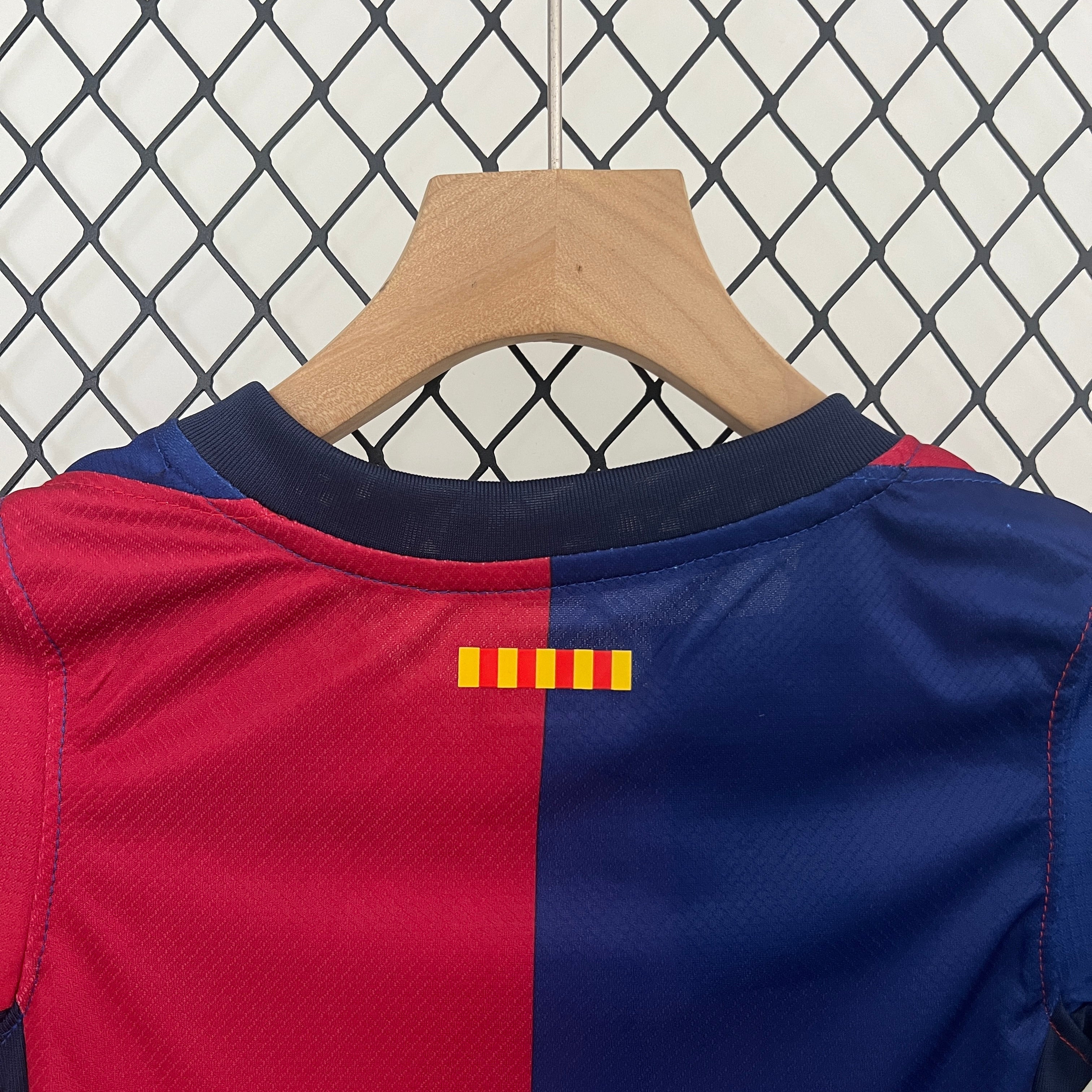 Equipación de fútbol infantil FC Barcelona 24/25