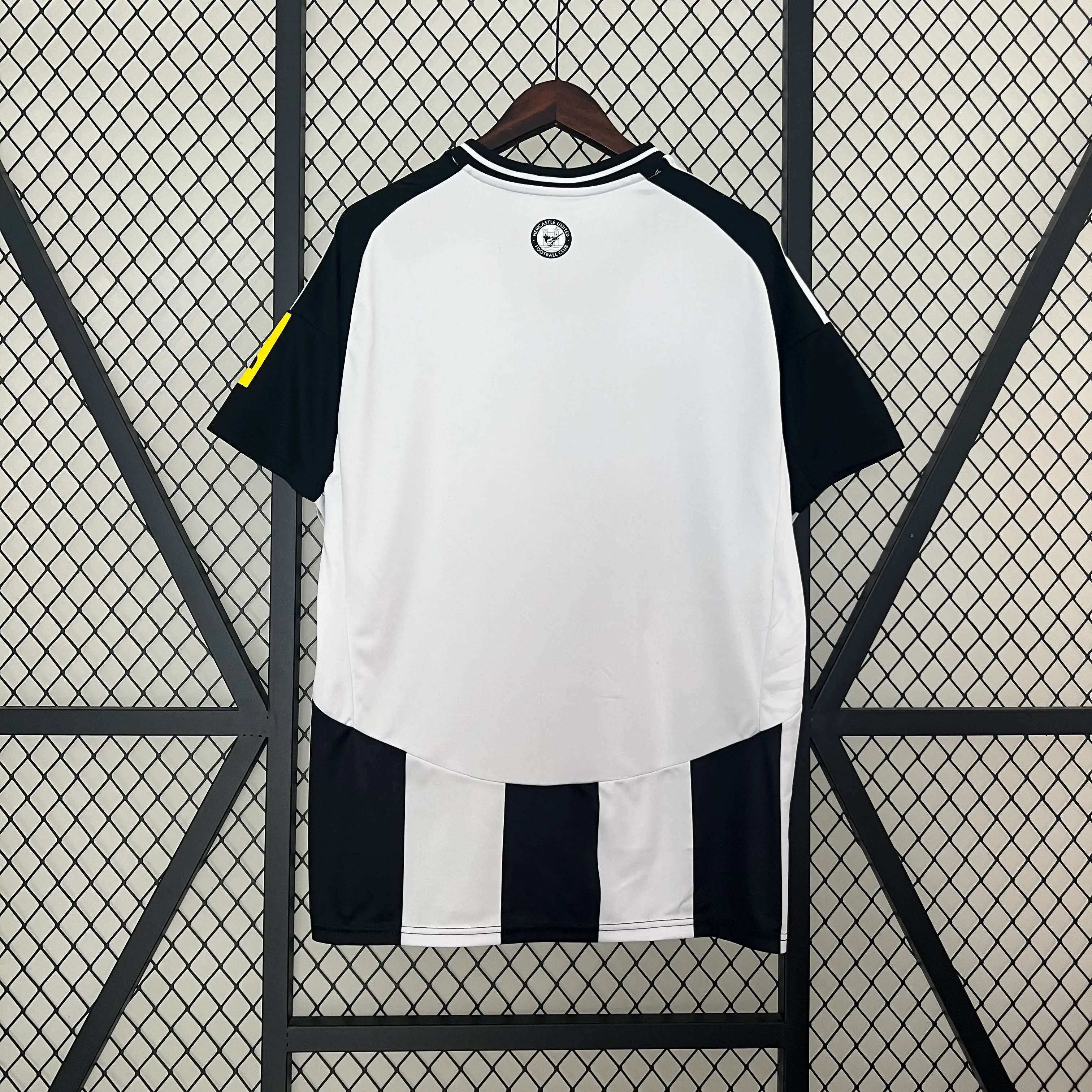 newcastle-united-shirt-2024-2025-home